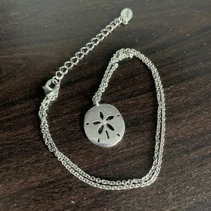 American Eagle sand dollar necklace